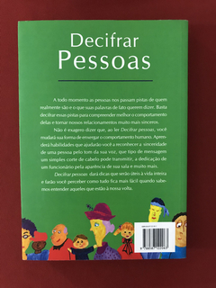 Livro - Decifrar Pessoas - Jo-Ellan Dimitrius - Seminovo - comprar online