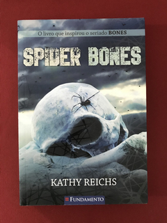 Livro - Spider Bones - Kathy Reichs - Seminovo