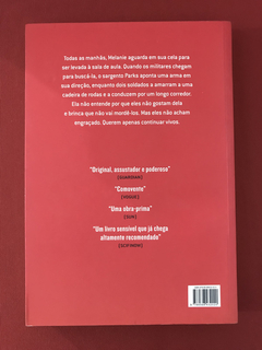 Livro - A Menina Que Tinha Dons - M. R. Carey - Seminovo - comprar online