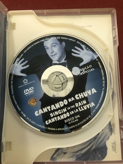 DVD Duplo - Cantando Na Chuva - Gene Kelly - Seminovo - Sebo Mosaico - Livros, DVD's, CD's, LP's, Gibis e HQ's