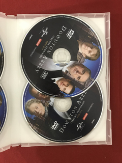 DVD - Downton Abbey Terceira Temporada - Seminovo - Sebo Mosaico - Livros, DVD's, CD's, LP's, Gibis e HQ's