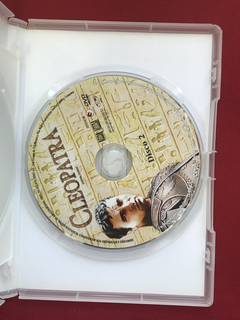 DVD Duplo - Cleópatra - Elizabeth Taylor - Seminovo - Sebo Mosaico - Livros, DVD's, CD's, LP's, Gibis e HQ's