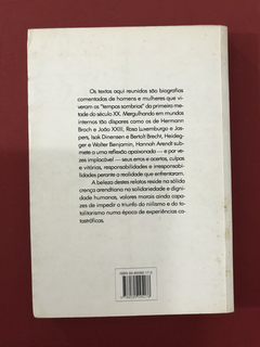 Livro - Homens Em Tempos Sombrios - Hannah Arendt - comprar online