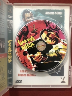 DVD - Uma Vida Difícil - Alberto Sordi - Seminovo na internet