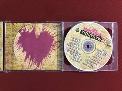 CD Duplo - Madonna - Celebration - Nacional - Seminovo - Sebo Mosaico - Livros, DVD's, CD's, LP's, Gibis e HQ's