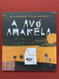 Livro - A Avó Amarela - Júlia Medeiros / Elisa Carareto - Editora Ôzé - Seminovo