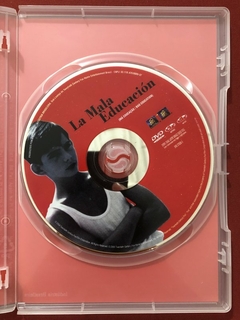 DVD - Má Educação - Direção: Agustín Almodóvar - Seminovo na internet