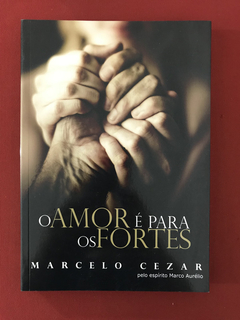 Livro - O Amor É Para Os Fortes - Marcelo Cezar - Seminovo