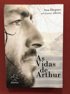 Livro - As Vidas De Arthur - Ana Diegues - Seminovo