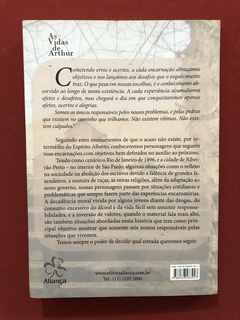 Livro - As Vidas De Arthur - Ana Diegues - Seminovo - comprar online