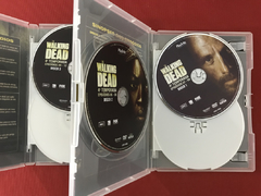 DVD - Box The Walking Dead - 4ª Temporada Completa- Seminovo - Sebo Mosaico - Livros, DVD's, CD's, LP's, Gibis e HQ's