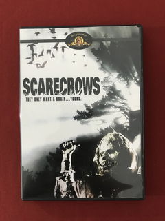 DVD - Scarecrows - Direção: William Wesley - Seminovo