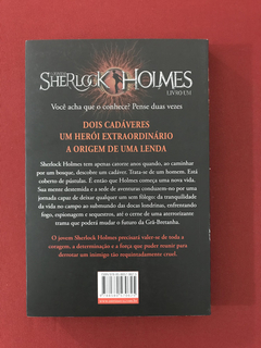Livro - O Jovem Sherlock Holmes - Nuvem Da Morte - Seminovo - comprar online