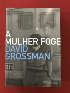 Livro - A Mulher Foge - David Grossman - Cia de Letras