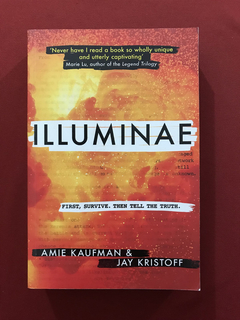 Livro - Illuminae - Amie Kaufman/ Jay Kristoff - Seminovo