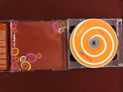 CD Duplo - Super 70's - Nacional - 2004 - Seminovo - Sebo Mosaico - Livros, DVD's, CD's, LP's, Gibis e HQ's