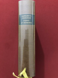 Livro - Essais Et Mémoires - Marguerite Yourcenar - Ed. Gallimard - Seminovo na internet