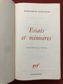 Livro - Essais Et Mémoires - Marguerite Yourcenar - Ed. Gallimard - Seminovo - Sebo Mosaico - Livros, DVD's, CD's, LP's, Gibis e HQ's