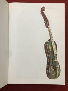 Livro - The Larousse Encyclopedia Of Music - Geoffrey Hindley - Sebo Mosaico - Livros, DVD's, CD's, LP's, Gibis e HQ's