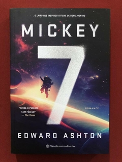 Livro - Mickey 7 - Edward Ashton - Ed. Planeta - Seminovo