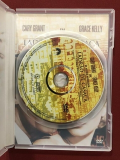 DVD - Ladrão De Casaca - Cary Grant / Grace Kelly - Sebo Mosaico - Livros, DVD's, CD's, LP's, Gibis e HQ's
