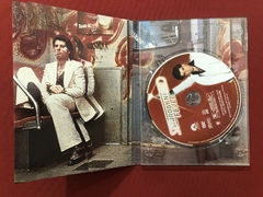 DVD - Saturday Night Fever - John Travolta - Import. - Semin - Sebo Mosaico - Livros, DVD's, CD's, LP's, Gibis e HQ's