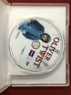 DVD Duplo - Oliver Twist - Chales Dickens - Seminovo - Sebo Mosaico - Livros, DVD's, CD's, LP's, Gibis e HQ's