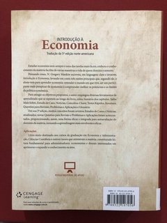 Livro - Introdução À Economia - N. Gregory Mankiw - Seminovo - comprar online