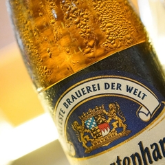 Cerveja Alemã Weihenstephaner Hefeweissbier - Garrafa 500ml - Newness Bebidas