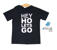 Camiseta Hey Ho Lets Go - Preta na internet
