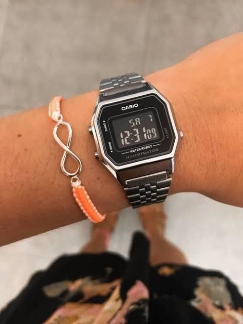 Relo Mujer Casio Retro Vintage 5 eslabones Negro Negro LA680WA