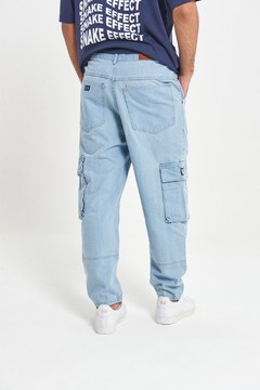 Jeans Lowry cargo celeste - comprar online