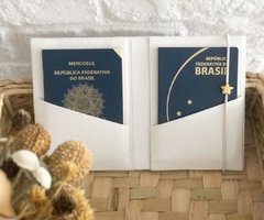 Porta Passaporte Monograma Vanila - comprar online