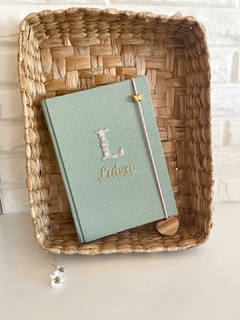 Caderno Pequeno Monograma e Nome Floral Menta - comprar online