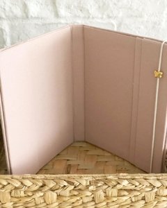 Porta Vacina Monograma Rose (florzinha lilás) - comprar online