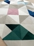 Imagem do Tapete Optik | Fundo Bege Gold, detalhes em Verde Claro, Verde Escuro, Azul Marinho e Rosé Gold
