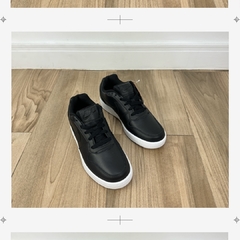 NIKE EBERNON LOW PRETO - Voice Sneakers