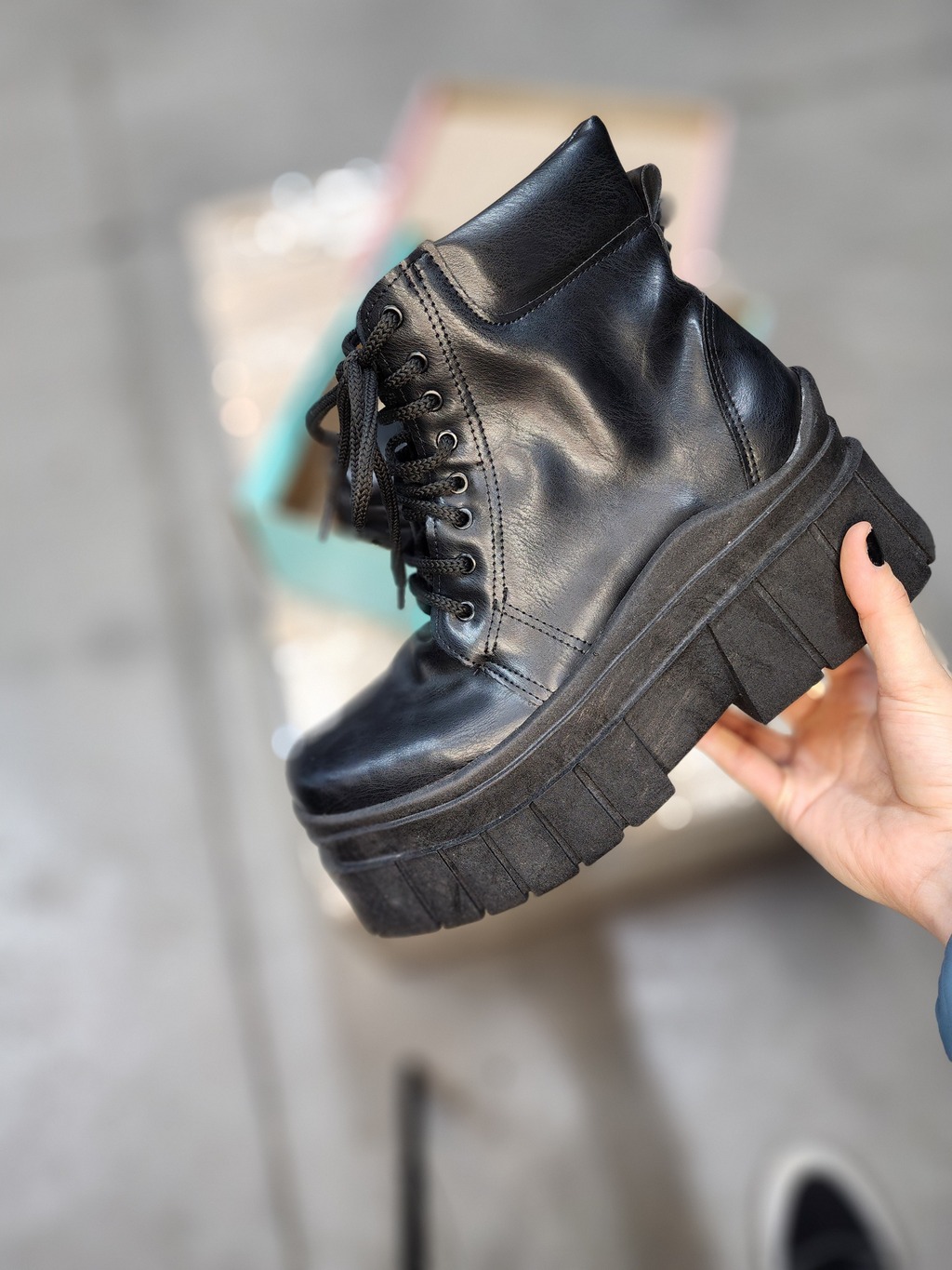 Botas negras punta cuadrada talle 40 Majuras
