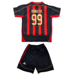 Kit Milan titular 2006/07 #99 Ronaldo - Infantil en internet