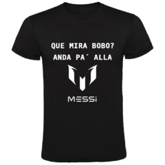 Remera Algodón modelo Lionel Messi "Que Mira Bobo? - Anda Pa Alla" - Adulto