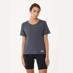 Remera Basset Complot C/ Gris Oscuro - Mujer