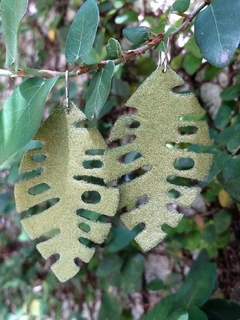 Brinco ecológico upcycled de borracha Folha verde