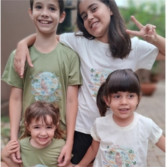 Kit camiseta infantil + livro - Projeto Ariranhas - Natureza e Arte