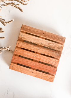 Jabonera chica de madera curada 10,5 cm - comprar online