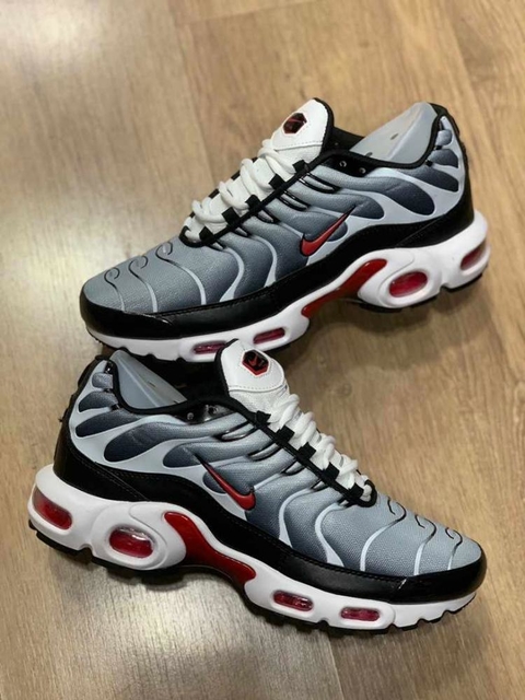 Nike tn grey red hotsell