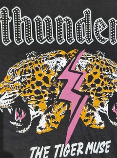 Remera Thunder The Tiger muse De Algodón Peinado 30/1 Premium con tachitas Art 1698 en internet