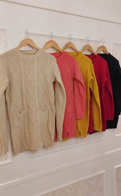 Sweater Perla Tejido Fantasia Con Bolsillos Y Tajitos En El Frente Art 9310 en internet