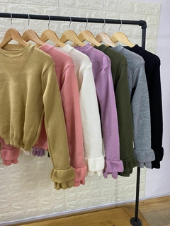 Sweater Petunia Tejido liso combinado con tejido fantasía en la pechera y puños voladitos. Art:9586 - comprar online