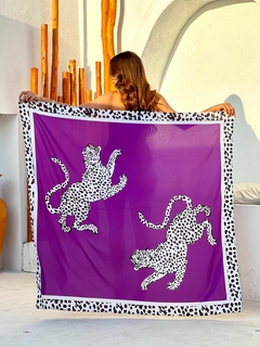 Pareô Roxo com Leopardo