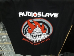 Remera Audioslave - Show Me How To Live  L